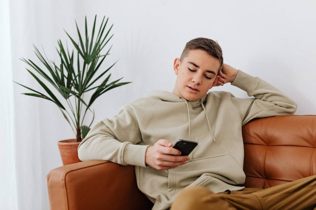 Omoggle parent guide – online safety for teens
